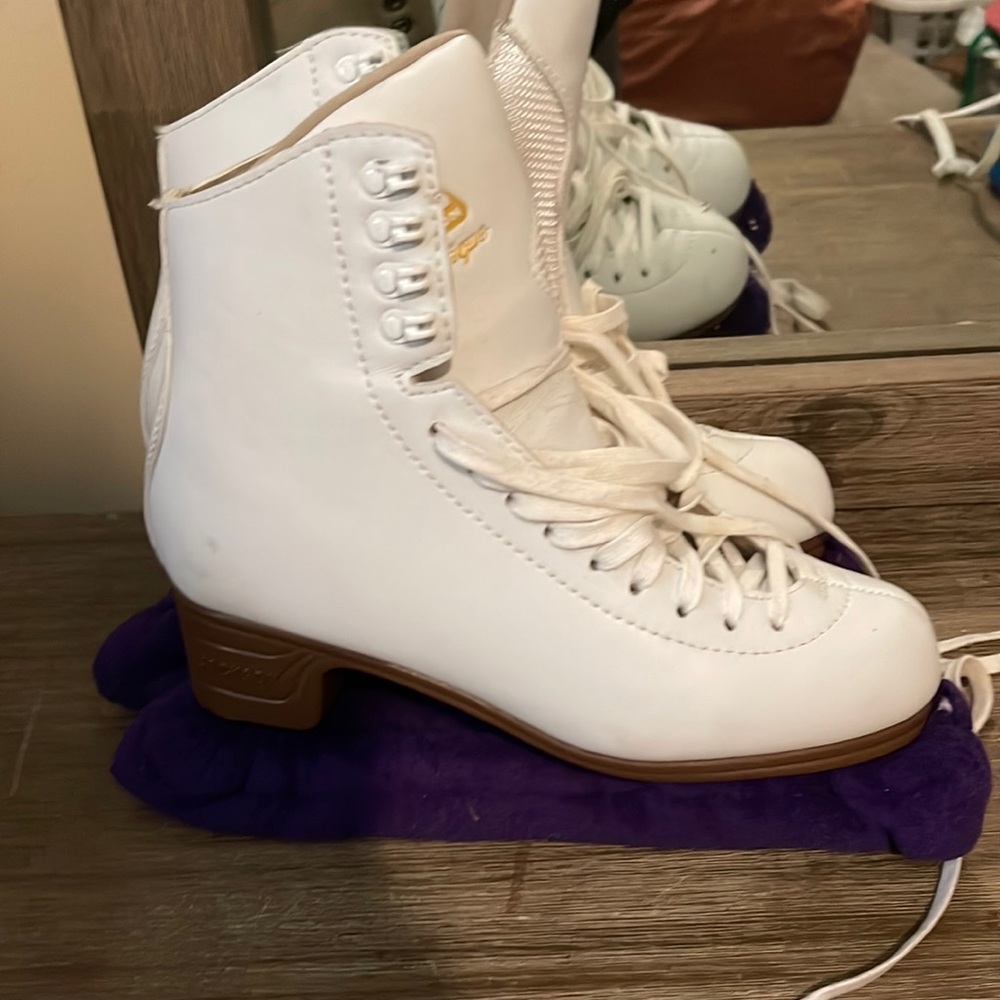 Jackson mystique ice skates 7/12c